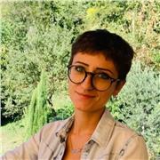 Laureata in lettere moderne, offre ripetizioni in letteratura italiana, inglese, francese e spagnola, in storia e in geografia